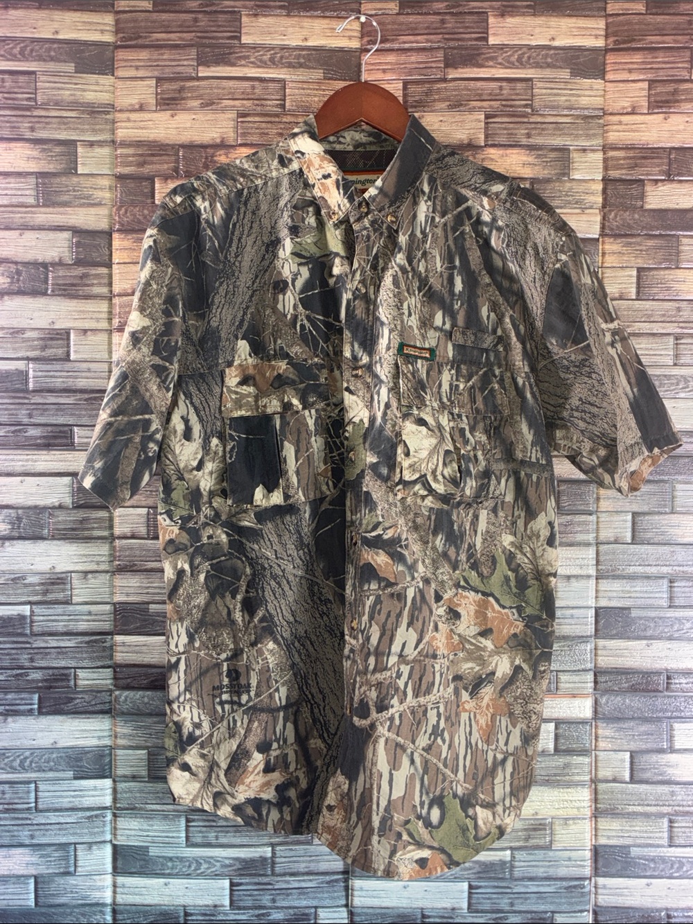Vintage Remington Men's Short-Sleeve Camo Hunting Shirt Large Realtree-Style